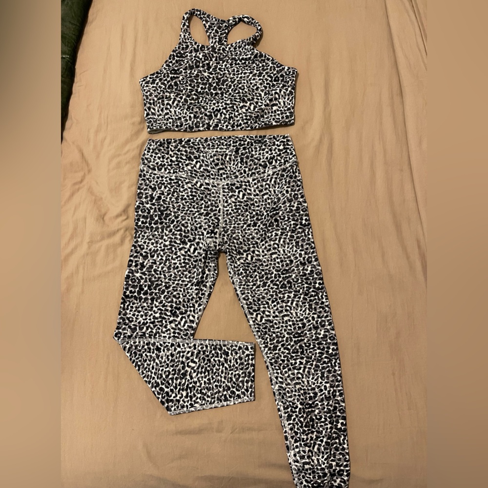 Outdoor Voices black/white animal print set - XL